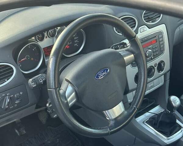 Чорний Форд Фокус, об'ємом двигуна 1.6 л та пробігом 260 тис. км за 1800 $, фото 4 на Automoto.ua