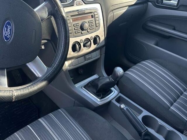 Черный Форд Фокус, объемом двигателя 1.6 л и пробегом 280 тыс. км за 5650 $, фото 9 на Automoto.ua