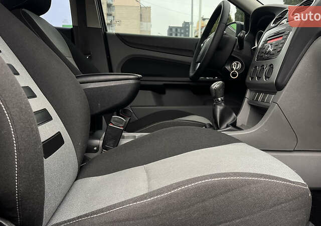 Чорний Форд Фокус, об'ємом двигуна 1.8 л та пробігом 217 тис. км за 5950 $, фото 42 на Automoto.ua