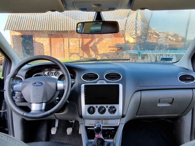 Черный Форд Фокус, объемом двигателя 1.6 л и пробегом 320 тыс. км за 4850 $, фото 5 на Automoto.ua