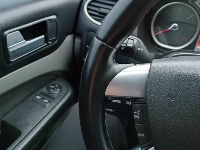 Черный Форд Фокус, объемом двигателя 1.6 л и пробегом 223 тыс. км за 5100 $, фото 14 на Automoto.ua