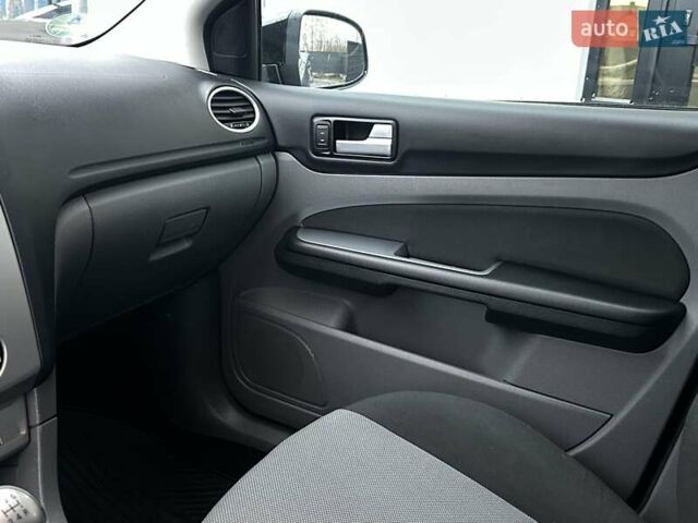 Чорний Форд Фокус, об'ємом двигуна 1.6 л та пробігом 320 тис. км за 5300 $, фото 33 на Automoto.ua