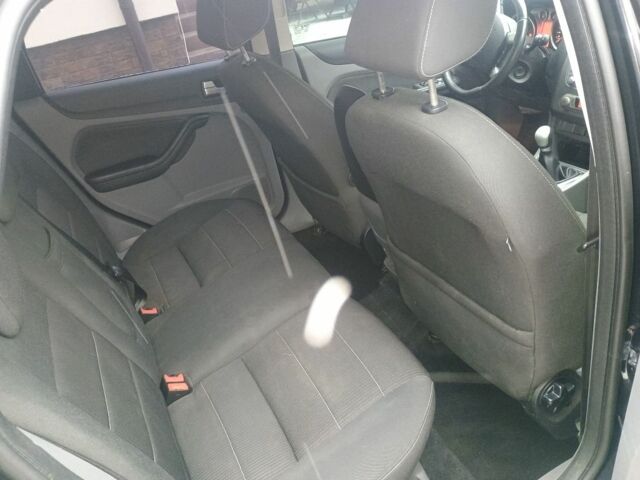 Черный Форд Фокус, объемом двигателя 1.6 л и пробегом 280 тыс. км за 4400 $, фото 21 на Automoto.ua