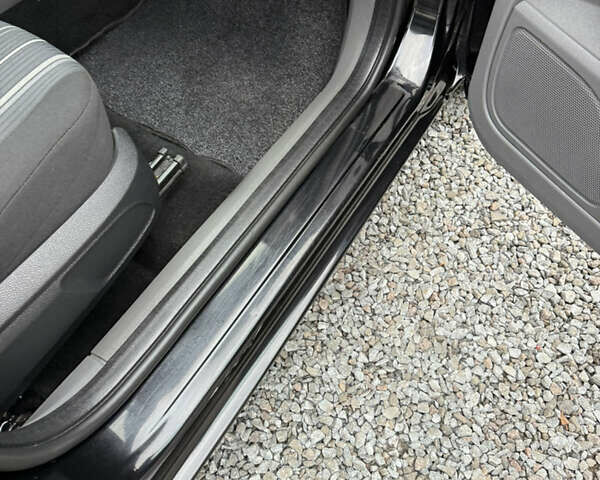 Черный Форд Фокус, объемом двигателя 1.6 л и пробегом 195 тыс. км за 5700 $, фото 128 на Automoto.ua