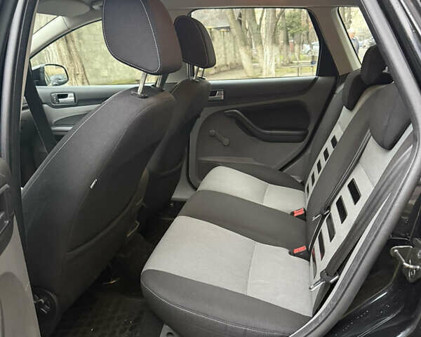 Черный Форд Фокус, объемом двигателя 1.6 л и пробегом 210 тыс. км за 6500 $, фото 6 на Automoto.ua