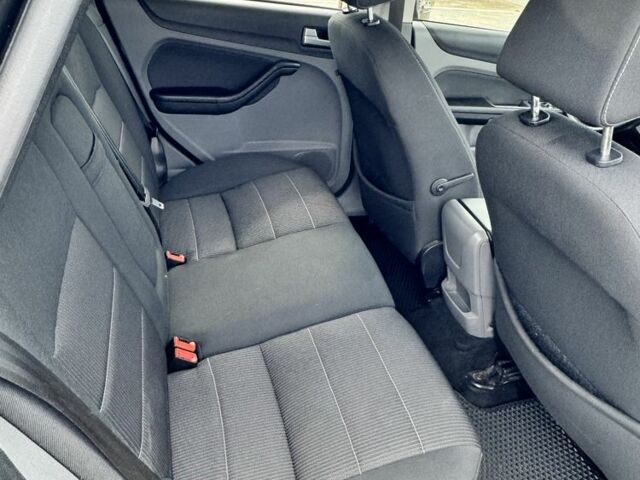 Черный Форд Фокус, объемом двигателя 1.6 л и пробегом 315 тыс. км за 5000 $, фото 5 на Automoto.ua