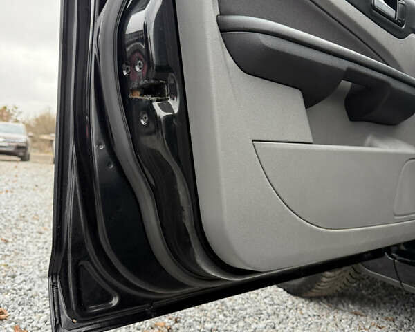 Черный Форд Фокус, объемом двигателя 1.6 л и пробегом 195 тыс. км за 5700 $, фото 119 на Automoto.ua