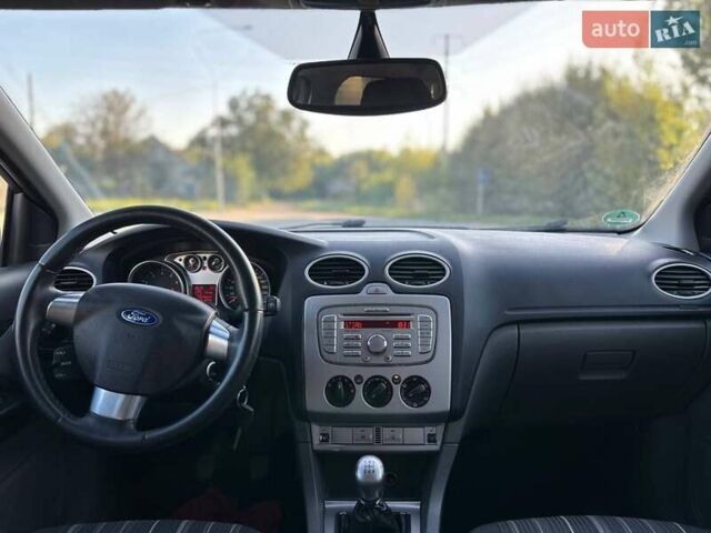 Черный Форд Фокус, объемом двигателя 1.6 л и пробегом 205 тыс. км за 6200 $, фото 1 на Automoto.ua