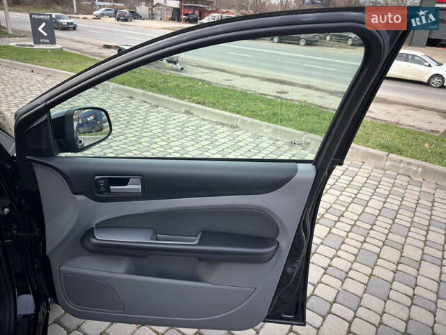 Чорний Форд Фокус, об'ємом двигуна 1.6 л та пробігом 277 тис. км за 6450 $, фото 31 на Automoto.ua