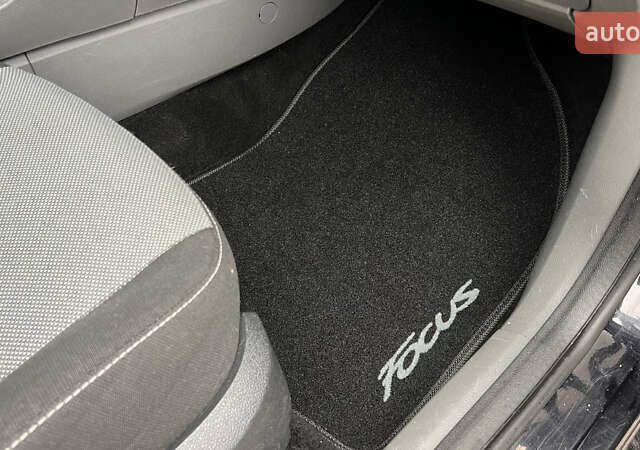 Чорний Форд Фокус, об'ємом двигуна 1.8 л та пробігом 217 тис. км за 5950 $, фото 43 на Automoto.ua