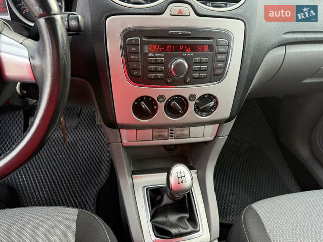 Черный Форд Фокус, объемом двигателя 1.6 л и пробегом 217 тыс. км за 5450 $, фото 14 на Automoto.ua