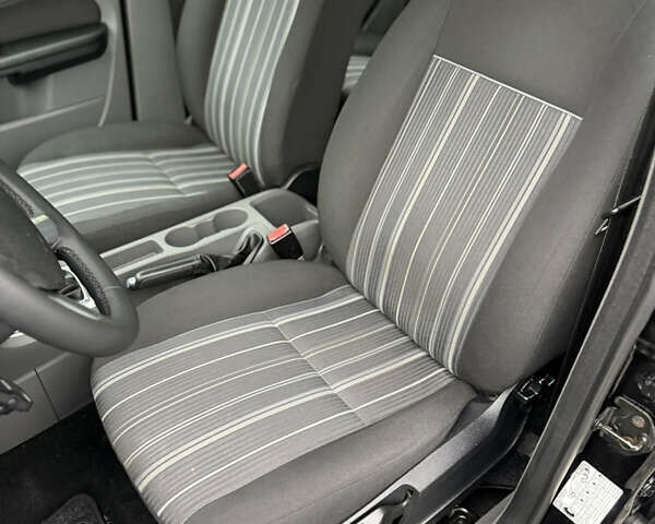 Черный Форд Фокус, объемом двигателя 1.6 л и пробегом 195 тыс. км за 5700 $, фото 105 на Automoto.ua