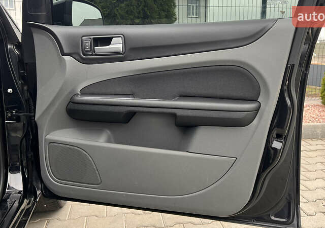 Чорний Форд Фокус, об'ємом двигуна 1.8 л та пробігом 217 тис. км за 5950 $, фото 46 на Automoto.ua