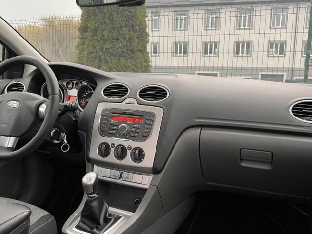 Черный Форд Фокус, объемом двигателя 1.8 л и пробегом 218 тыс. км за 5800 $, фото 13 на Automoto.ua