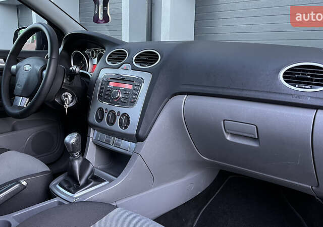 Черный Форд Фокус, объемом двигателя 1.8 л и пробегом 218 тыс. км за 5799 $, фото 26 на Automoto.ua