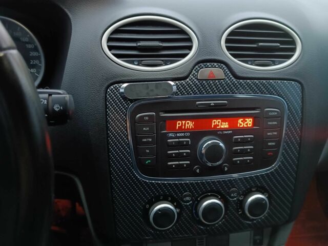 Черный Форд Фокус, объемом двигателя 1.6 л и пробегом 223 тыс. км за 5100 $, фото 15 на Automoto.ua