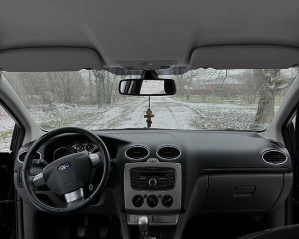 Черный Форд Фокус, объемом двигателя 1.6 л и пробегом 235 тыс. км за 6200 $, фото 11 на Automoto.ua