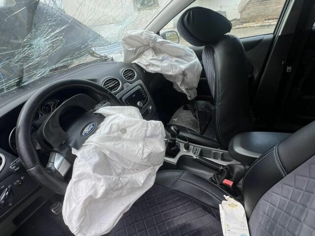 Чорний Форд Фокус, об'ємом двигуна 1.6 л та пробігом 220 тис. км за 2000 $, фото 7 на Automoto.ua