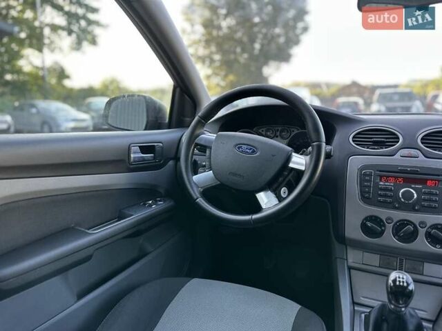Чорний Форд Фокус, об'ємом двигуна 1.6 л та пробігом 205 тис. км за 5999 $, фото 8 на Automoto.ua