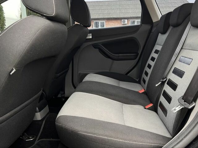 Черный Форд Фокус, объемом двигателя 1.8 л и пробегом 218 тыс. км за 5800 $, фото 19 на Automoto.ua