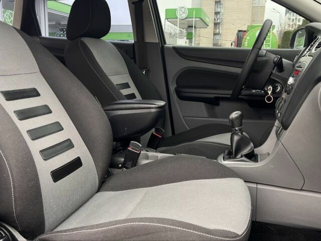 Черный Форд Фокус, объемом двигателя 1.8 л и пробегом 218 тыс. км за 5800 $, фото 16 на Automoto.ua