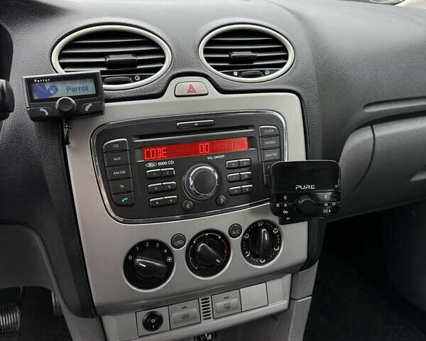 Черный Форд Фокус, объемом двигателя 1.6 л и пробегом 195 тыс. км за 5700 $, фото 113 на Automoto.ua