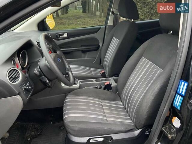 Черный Форд Фокус, объемом двигателя 1.6 л и пробегом 153 тыс. км за 5600 $, фото 7 на Automoto.ua