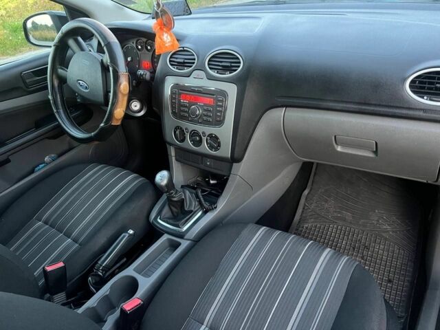 Черный Форд Фокус, объемом двигателя 1.6 л и пробегом 230 тыс. км за 6200 $, фото 2 на Automoto.ua