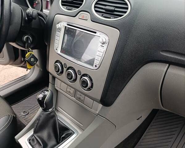 Черный Форд Фокус, объемом двигателя 1.8 л и пробегом 170 тыс. км за 6400 $, фото 26 на Automoto.ua