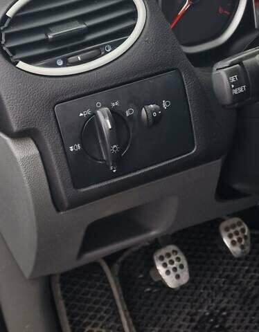 Чорний Форд Фокус, об'ємом двигуна 1.56 л та пробігом 225 тис. км за 5999 $, фото 13 на Automoto.ua