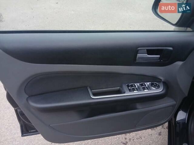 Черный Форд Фокус, объемом двигателя 1.56 л и пробегом 256 тыс. км за 6200 $, фото 11 на Automoto.ua