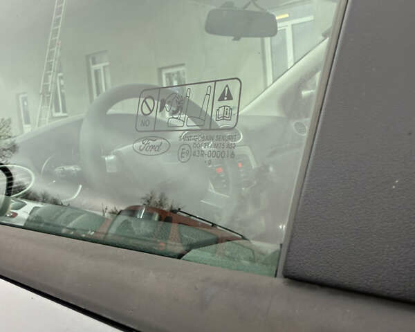 Черный Форд Фокус, объемом двигателя 1.6 л и пробегом 195 тыс. км за 5700 $, фото 55 на Automoto.ua