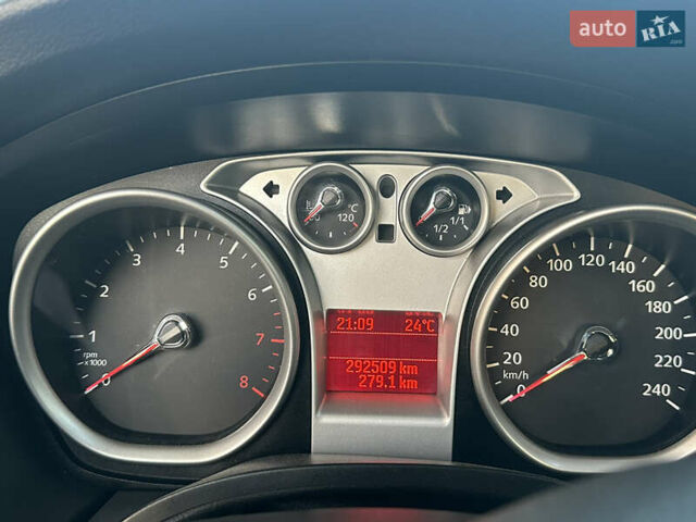 Черный Форд Фокус, объемом двигателя 1.6 л и пробегом 292 тыс. км за 5300 $, фото 9 на Automoto.ua