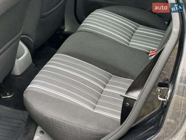 Чорний Форд Фокус, об'ємом двигуна 1.6 л та пробігом 208 тис. км за 6450 $, фото 11 на Automoto.ua