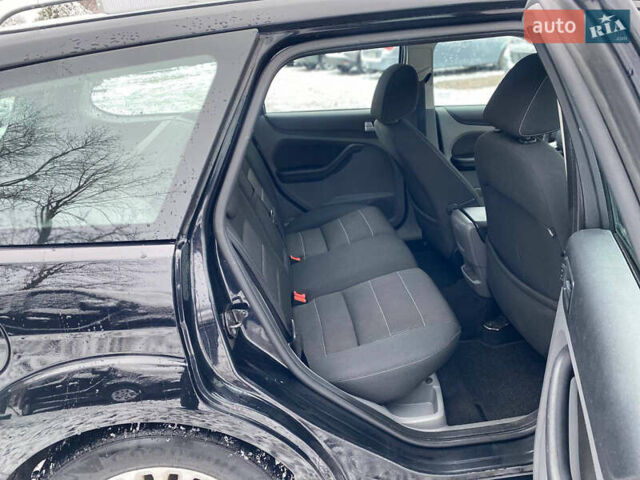 Черный Форд Фокус, объемом двигателя 1.8 л и пробегом 157 тыс. км за 5720 $, фото 28 на Automoto.ua