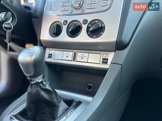 Черный Форд Фокус, объемом двигателя 1.6 л и пробегом 205 тыс. км за 6200 $, фото 3 на Automoto.ua