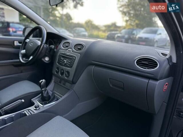 Чорний Форд Фокус, об'ємом двигуна 1.6 л та пробігом 205 тис. км за 5999 $, фото 5 на Automoto.ua