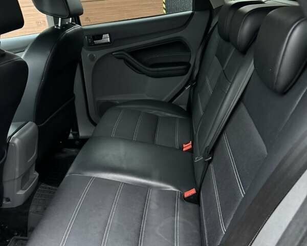 Черный Форд Фокус, объемом двигателя 2 л и пробегом 249 тыс. км за 5900 $, фото 5 на Automoto.ua