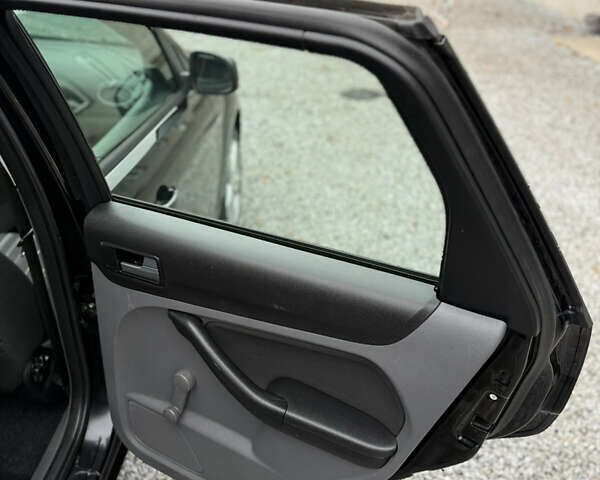 Черный Форд Фокус, объемом двигателя 1.6 л и пробегом 195 тыс. км за 5700 $, фото 86 на Automoto.ua