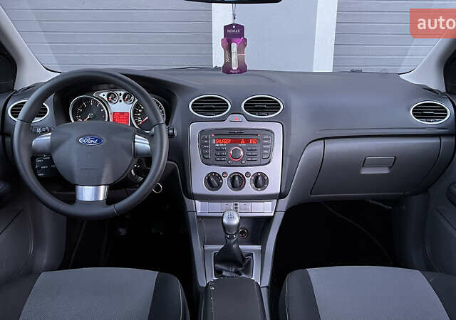 Черный Форд Фокус, объемом двигателя 1.8 л и пробегом 218 тыс. км за 5799 $, фото 24 на Automoto.ua