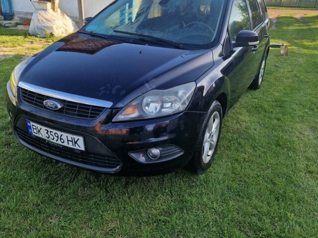 Черный Форд Фокус, объемом двигателя 1.6 л и пробегом 320 тыс. км за 4850 $, фото 1 на Automoto.ua