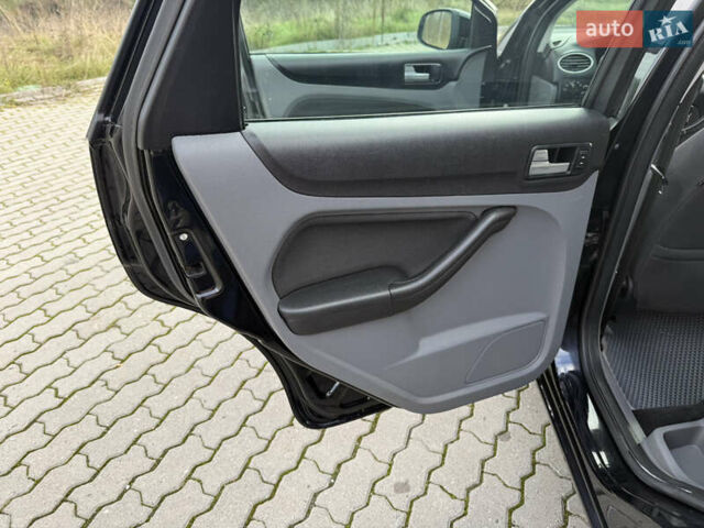 Черный Форд Фокус, объемом двигателя 1.6 л и пробегом 217 тыс. км за 5450 $, фото 17 на Automoto.ua