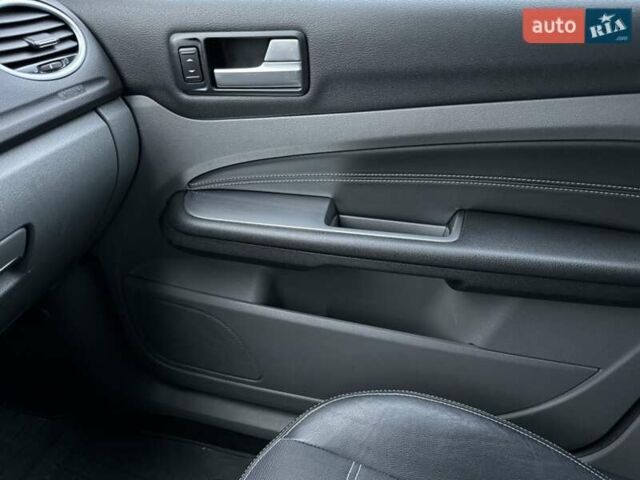 Черный Форд Фокус, объемом двигателя 2 л и пробегом 249 тыс. км за 5900 $, фото 7 на Automoto.ua