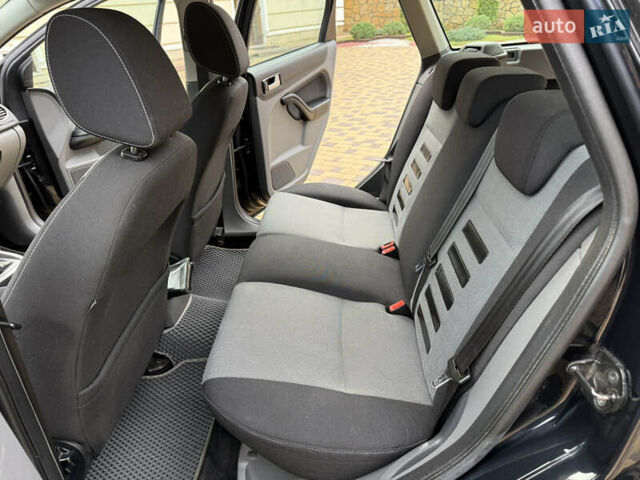 Черный Форд Фокус, объемом двигателя 1.6 л и пробегом 216 тыс. км за 5650 $, фото 12 на Automoto.ua