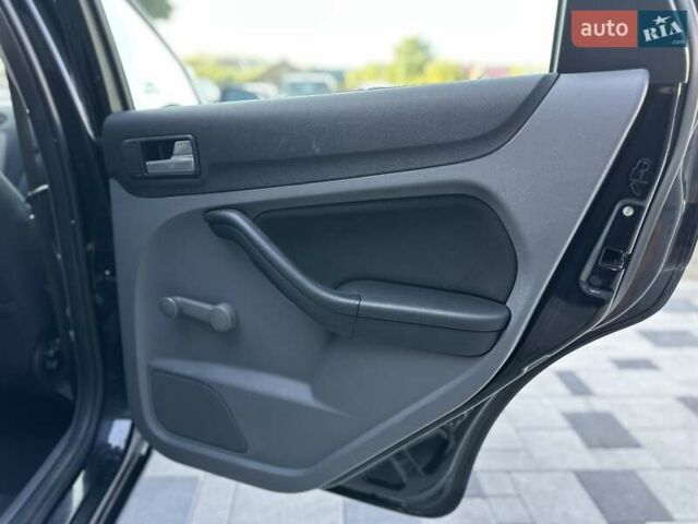 Чорний Форд Фокус, об'ємом двигуна 1.6 л та пробігом 205 тис. км за 5999 $, фото 13 на Automoto.ua