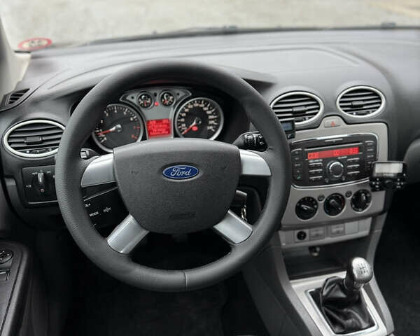 Черный Форд Фокус, объемом двигателя 1.6 л и пробегом 195 тыс. км за 5700 $, фото 100 на Automoto.ua