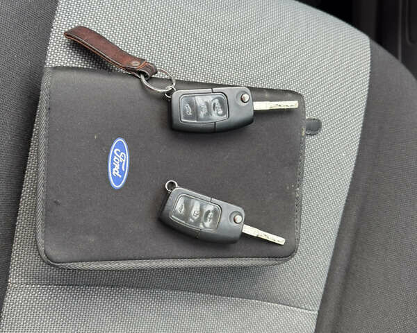 Черный Форд Фокус, объемом двигателя 1.6 л и пробегом 217 тыс. км за 5450 $, фото 24 на Automoto.ua