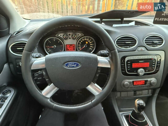 Черный Форд Фокус, объемом двигателя 1.75 л и пробегом 300 тыс. км за 4250 $, фото 7 на Automoto.ua