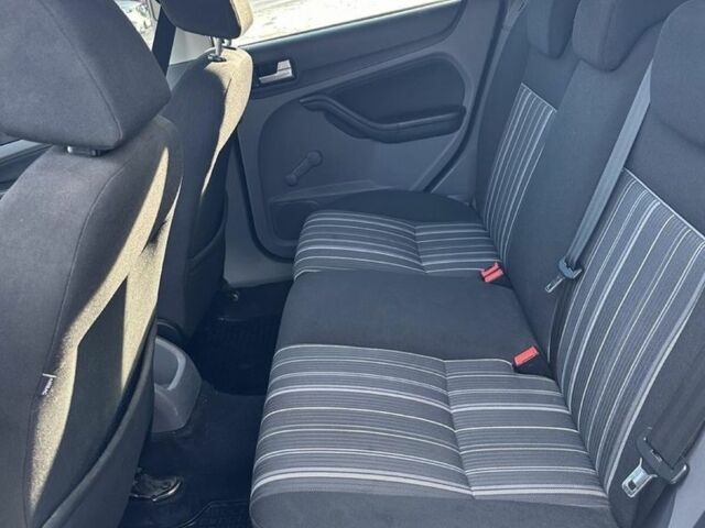 Черный Форд Фокус, объемом двигателя 1.6 л и пробегом 280 тыс. км за 5650 $, фото 7 на Automoto.ua