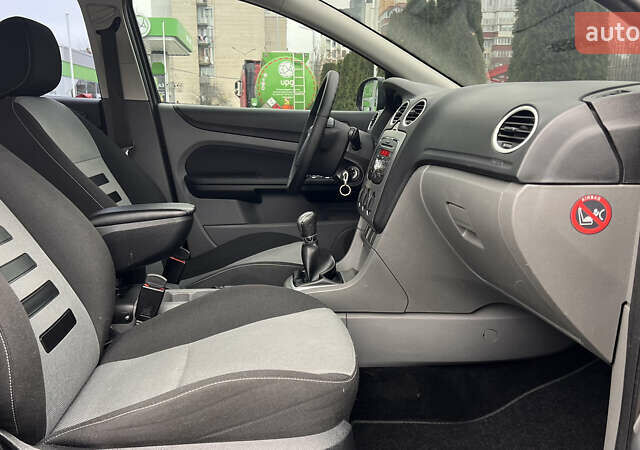 Чорний Форд Фокус, об'ємом двигуна 1.8 л та пробігом 217 тис. км за 5950 $, фото 41 на Automoto.ua